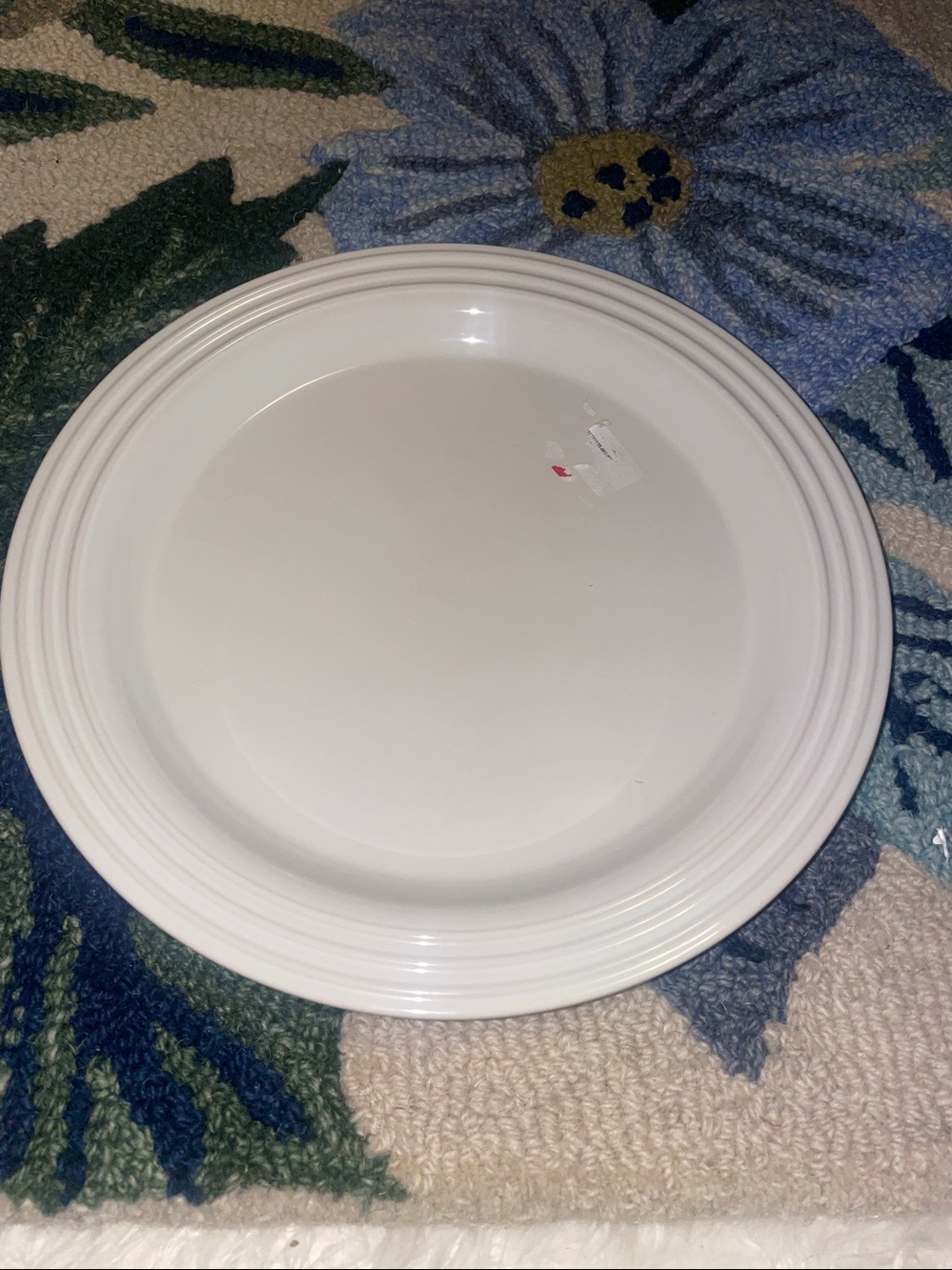 BNWT Le Creuset plain red Glazed Dinner Plate with 3 embossed rim, size 27 cm